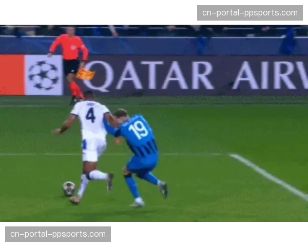 主裁判经VAR长时间复核后，取消亚特兰大点球判罚