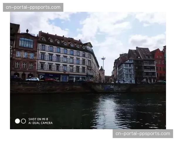 现场：斯特拉斯堡主场启用AI摄像头系统，自动捕捉精彩瞬间供转播方使用