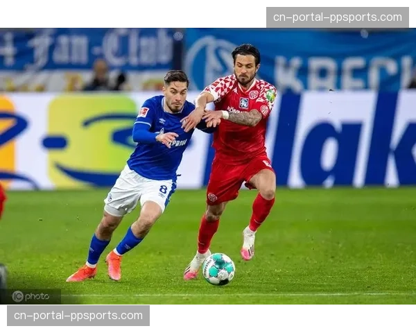 美因茨双后腰组合压缩中场空间，延缓对手推进速度